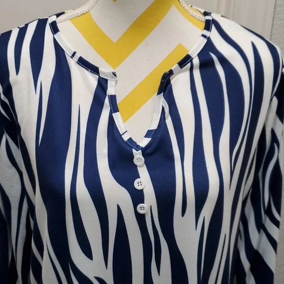 Women's midi dress with blue and white zebra print. - Picture 2 of 3